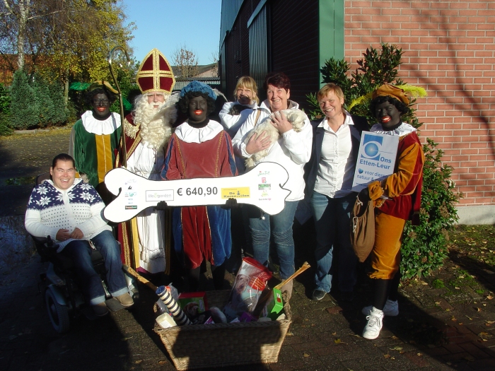 Sinterklaasactie resultaat cheque groepsfoto